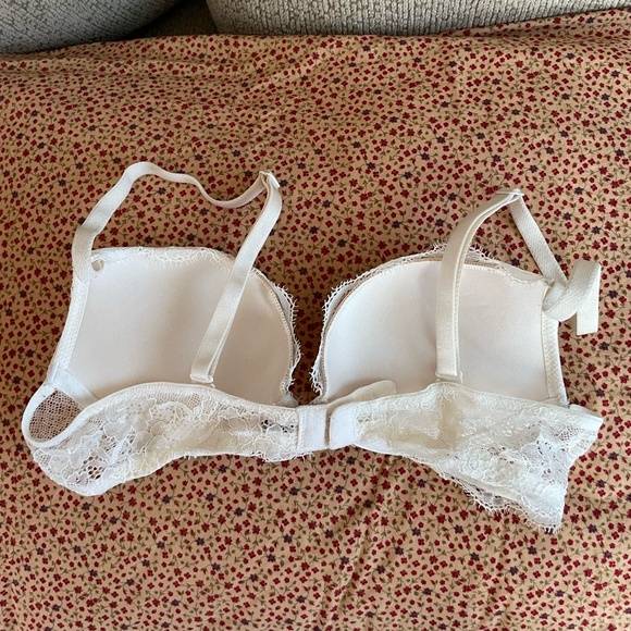 Ambrielle Lace Plunge Push-up Bra - Picture 2 of 3